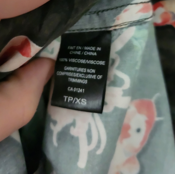 Simons Le31 Koi Pond Printed Fluid Shirt 100% Viscose Silky Material Size XS - Picture 4 of 6